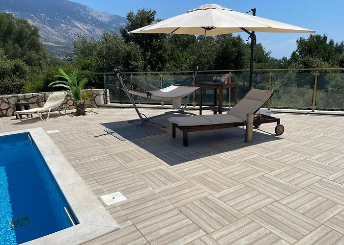 Evangelia 卡拉瓦杜斯