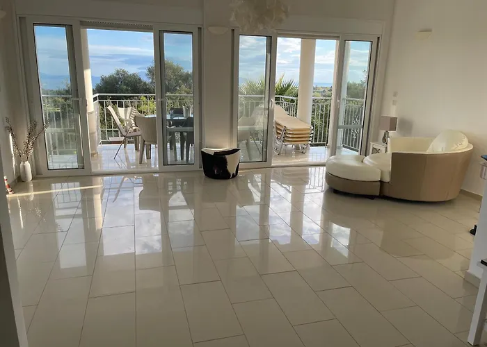 Evangelia 卡拉瓦杜斯