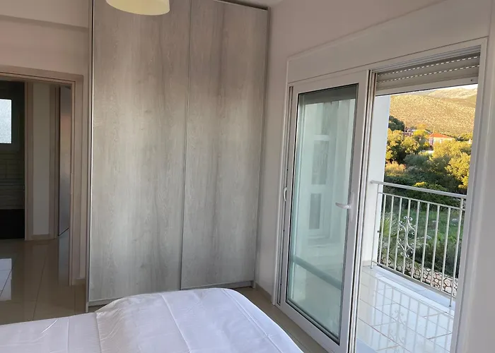 וילה Evangelia Karavádhos