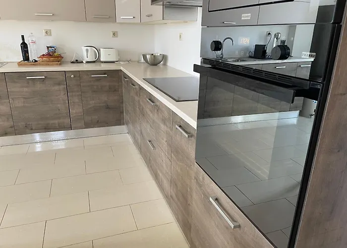 וילה Evangelia Karavádhos