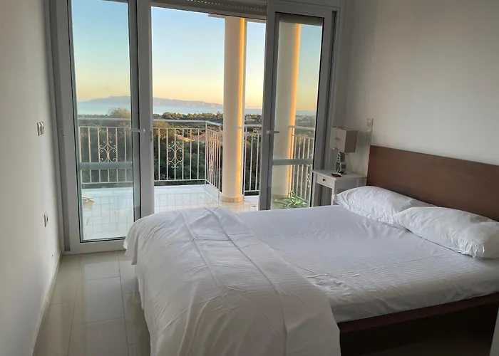 וילה Evangelia Karavádhos