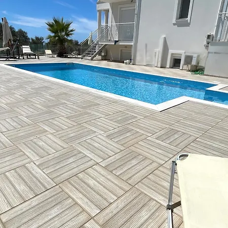 Evangelia Villa Karavádhos