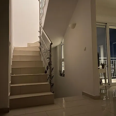 Evangelia Villa Karavádosz