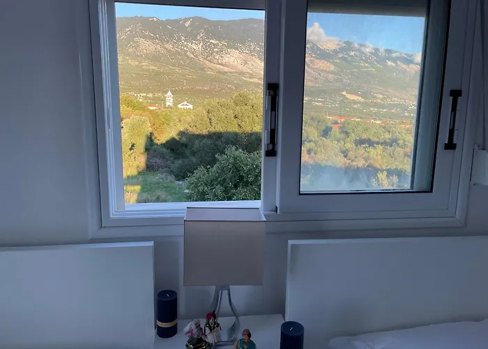 Evangelia Villa Karavádosz